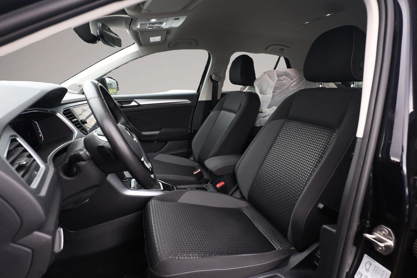 Bild 6 Volkswagen T-Roc 2.0 TDI 150 DSG Active LED Nav ACC PDC eHk