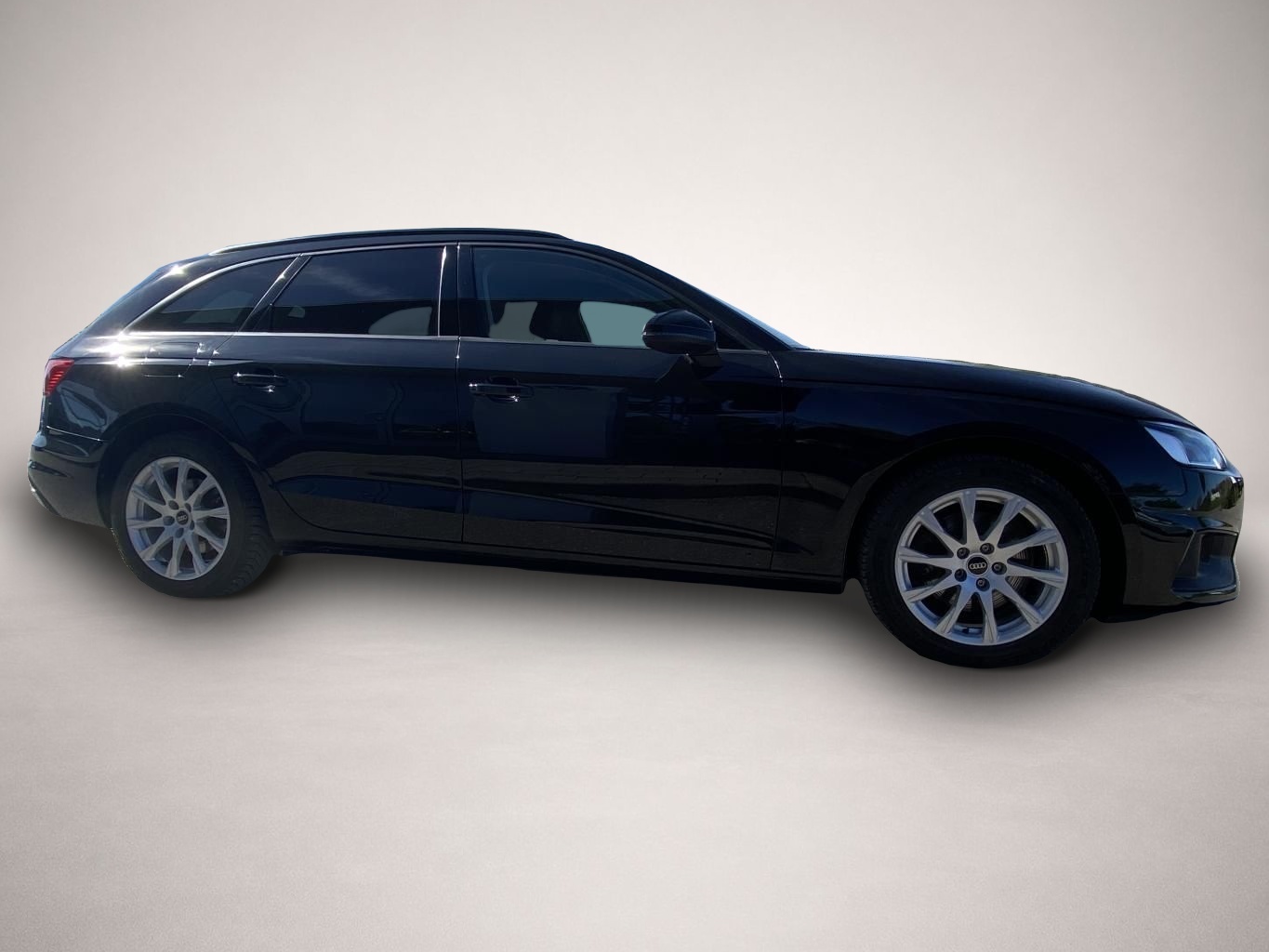 Fotografie des Audi A4 Avant 2.0 35 TFSI electric S-tronic NAVI+LED+