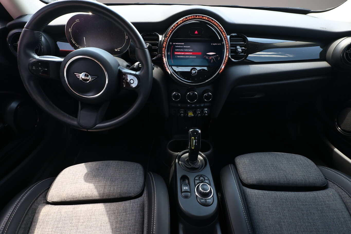 Fotografie 7 des MINI Cooper SE Classic Trim LED DCC Nav LM17Z Klima