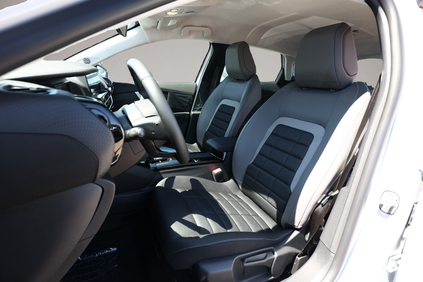 Bild 5 Citroën C4 Hybrid ACC Nav Keyl Totw 2xPDC Kam CarP LED