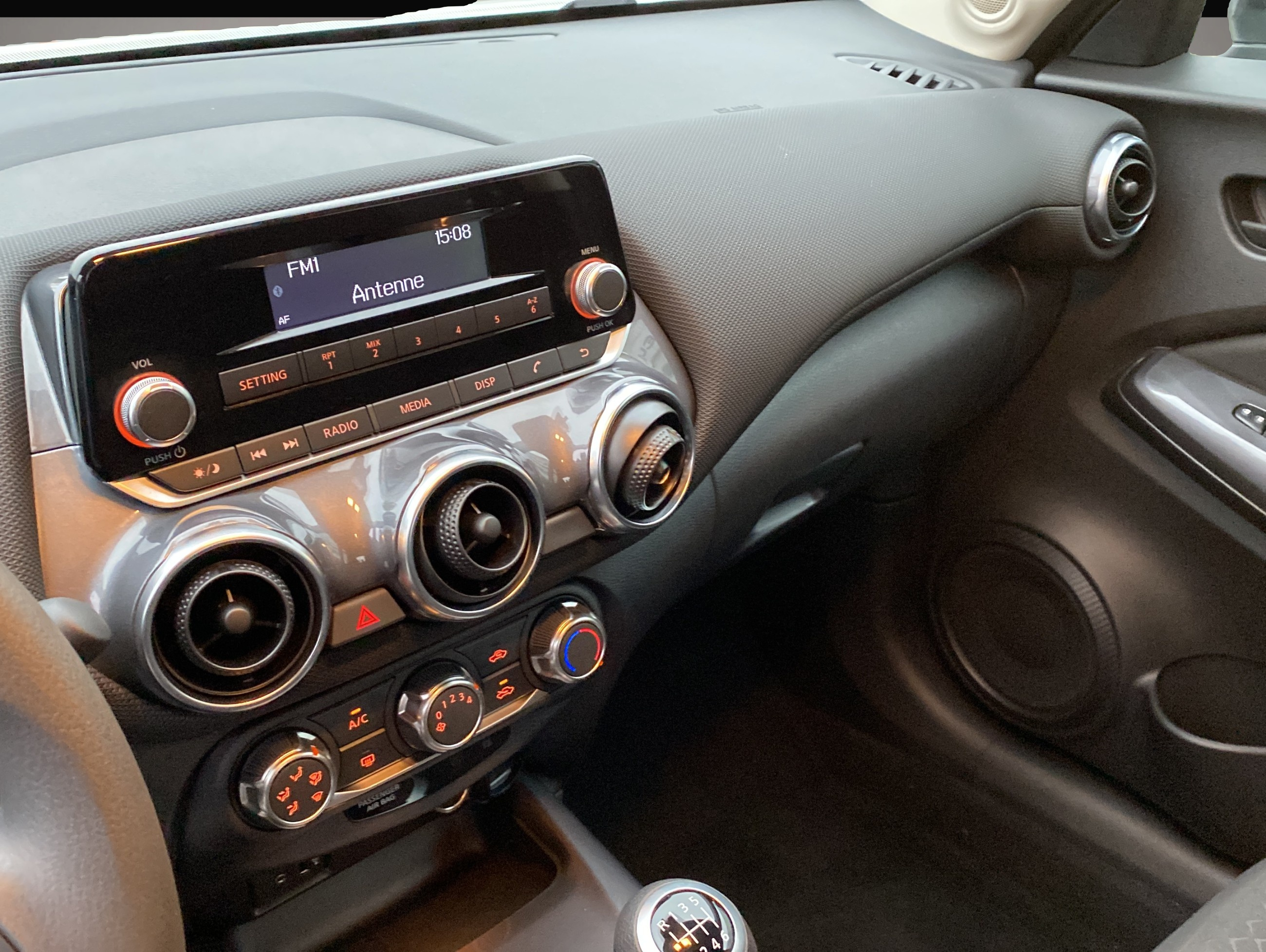 Fotografie 5 des Nissan Juke 1.0 DIG-T Visia*LED*Tempomat*Sportsitze*DAB