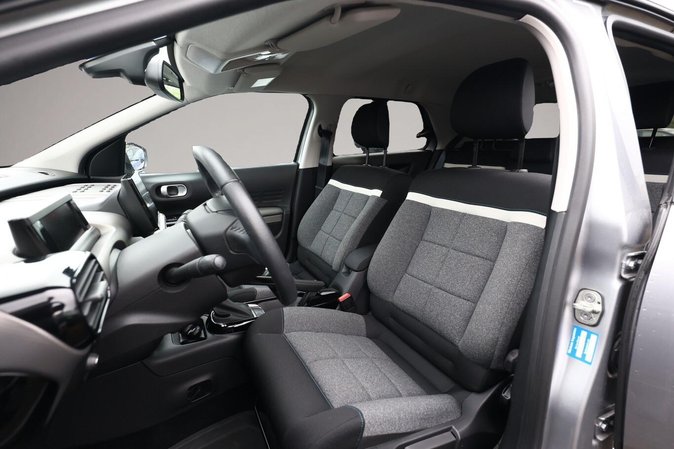 Bild 5 Citroën C4 Cactus 1.2 PureTech 110 Aut Shine Nav Kam PDC