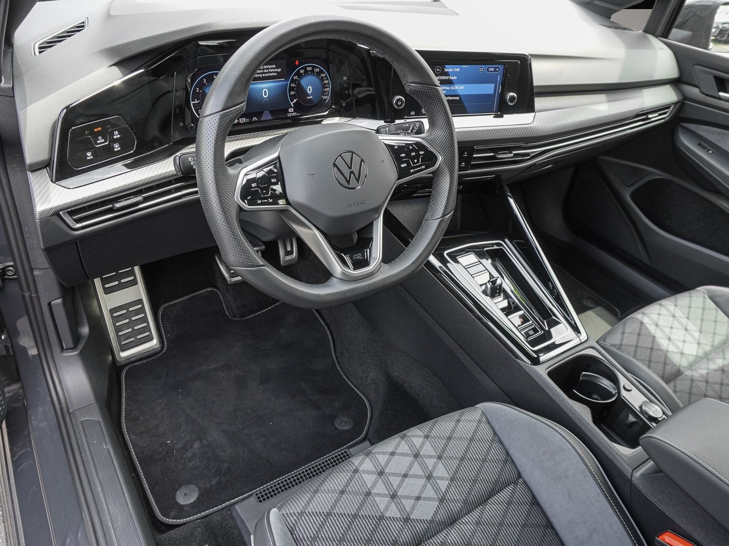 Fotografie 7 des Volkswagen Golf 1.5 TSI DSG R-Line PDC SPORTFAHRWERK ALU