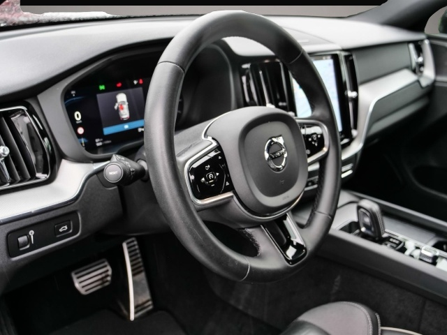 Fotografie des Volvo XC60 R Design B4 2WD Digitales Cockpit Memory Si