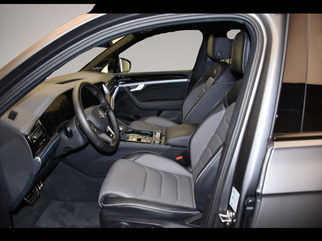 Fotografie 3 des Volkswagen Touareg 3.0 TDI 4M Tip. R-Line Black Style Matri