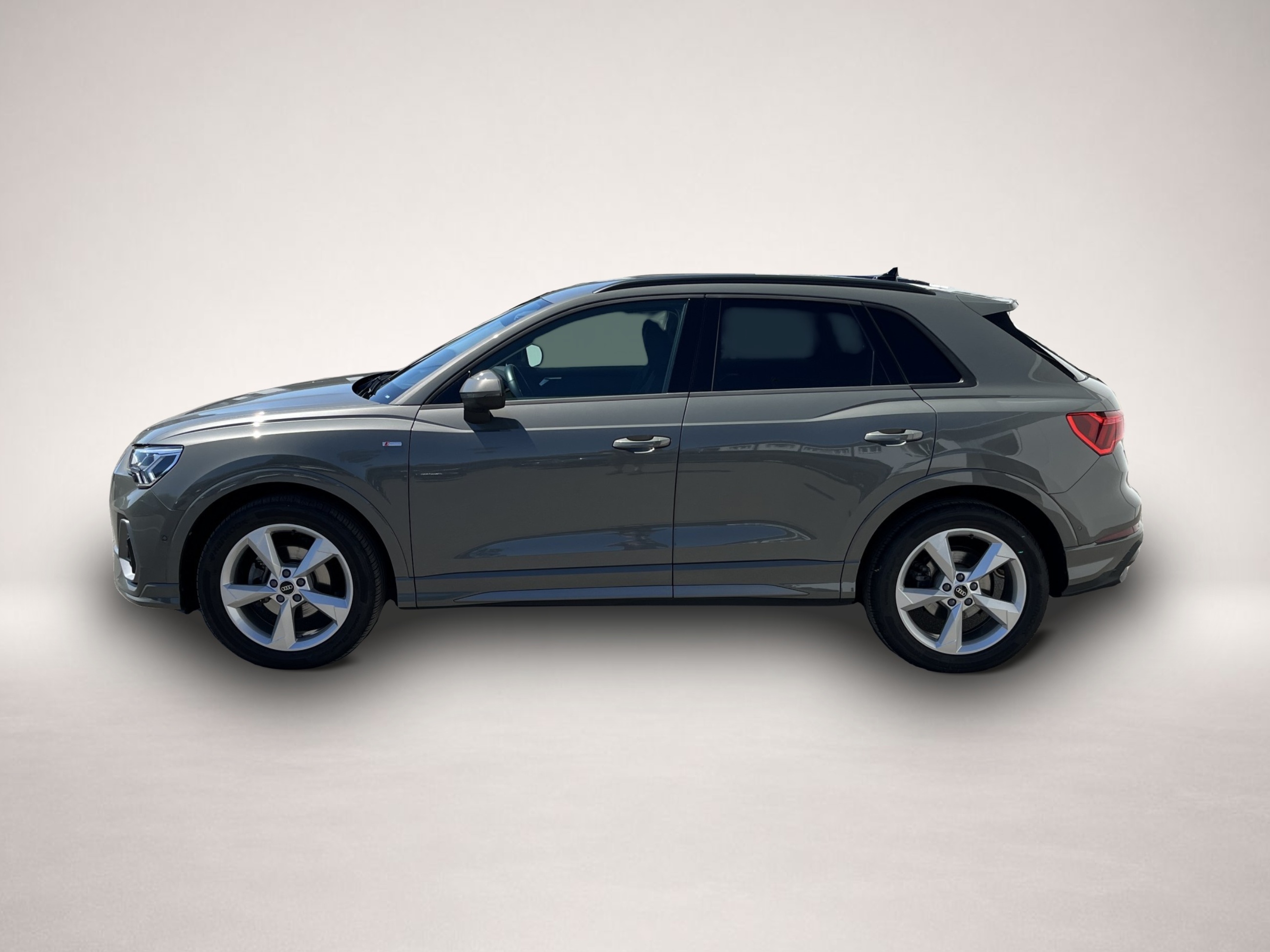 Bild 2 Audi Q3 35 2.0 TDI S tronic S line AHK ACC Navi LED R