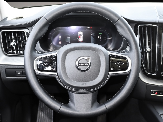 Fotografie des Volvo XC60 Ultimate Dark Recharge Plug-In Hybrid AWD T