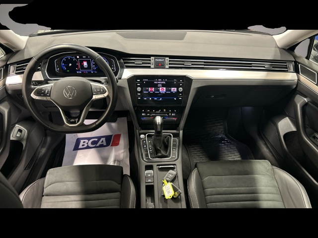 Fotografie des Volkswagen Passat Variant 2.0TDI 4Motion DSG R-LINE AHK/STA