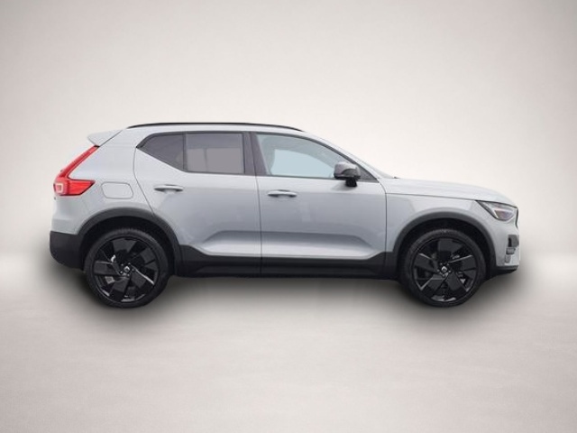 Fotografie 5 des Volvo XC40 2.0 Black Edition Plus B4 Mild-Hybrid 197.