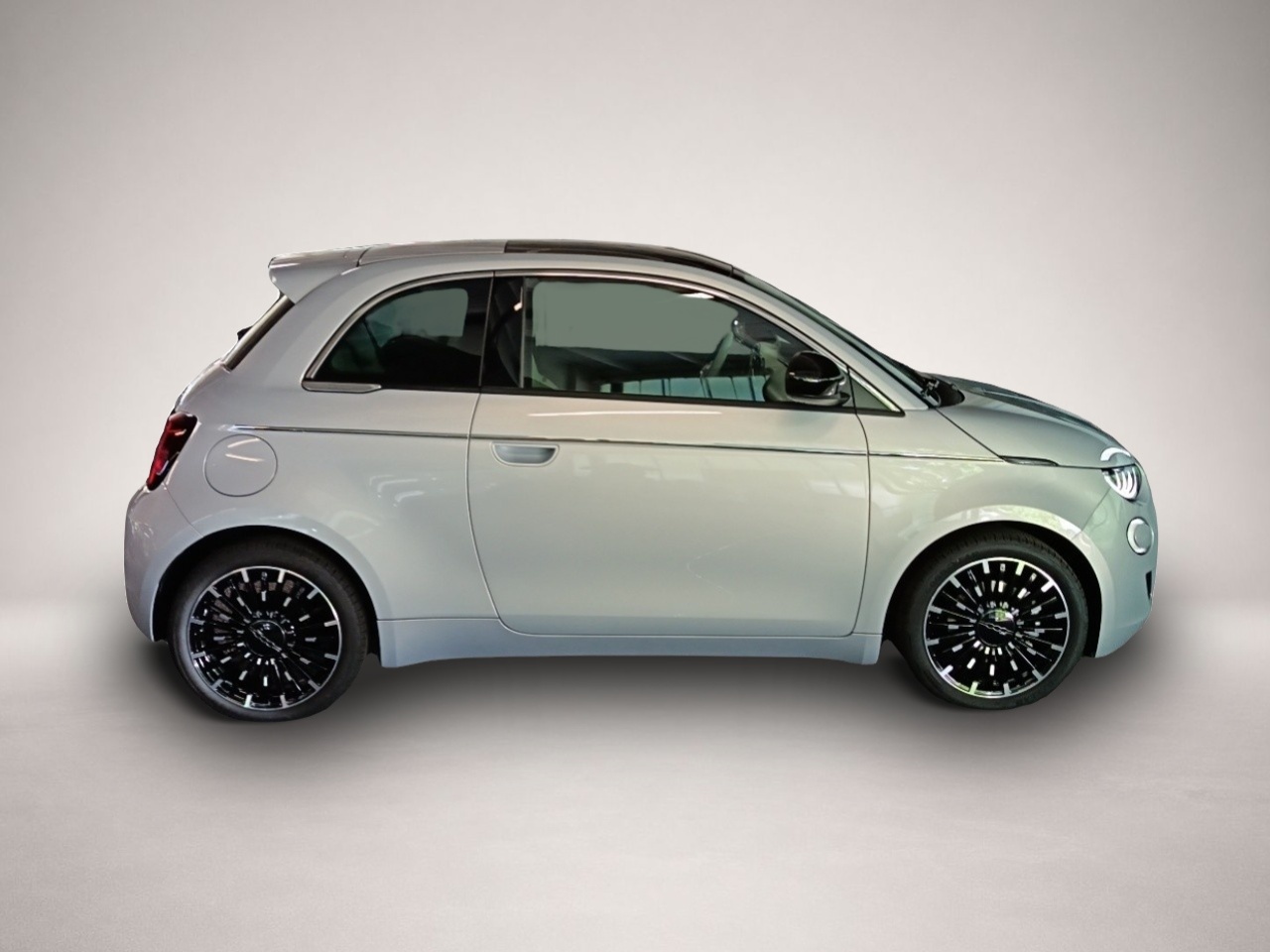 Bild 4 Fiat 500 La Prima MHEV Rückfahrkamera Panorama Indukt