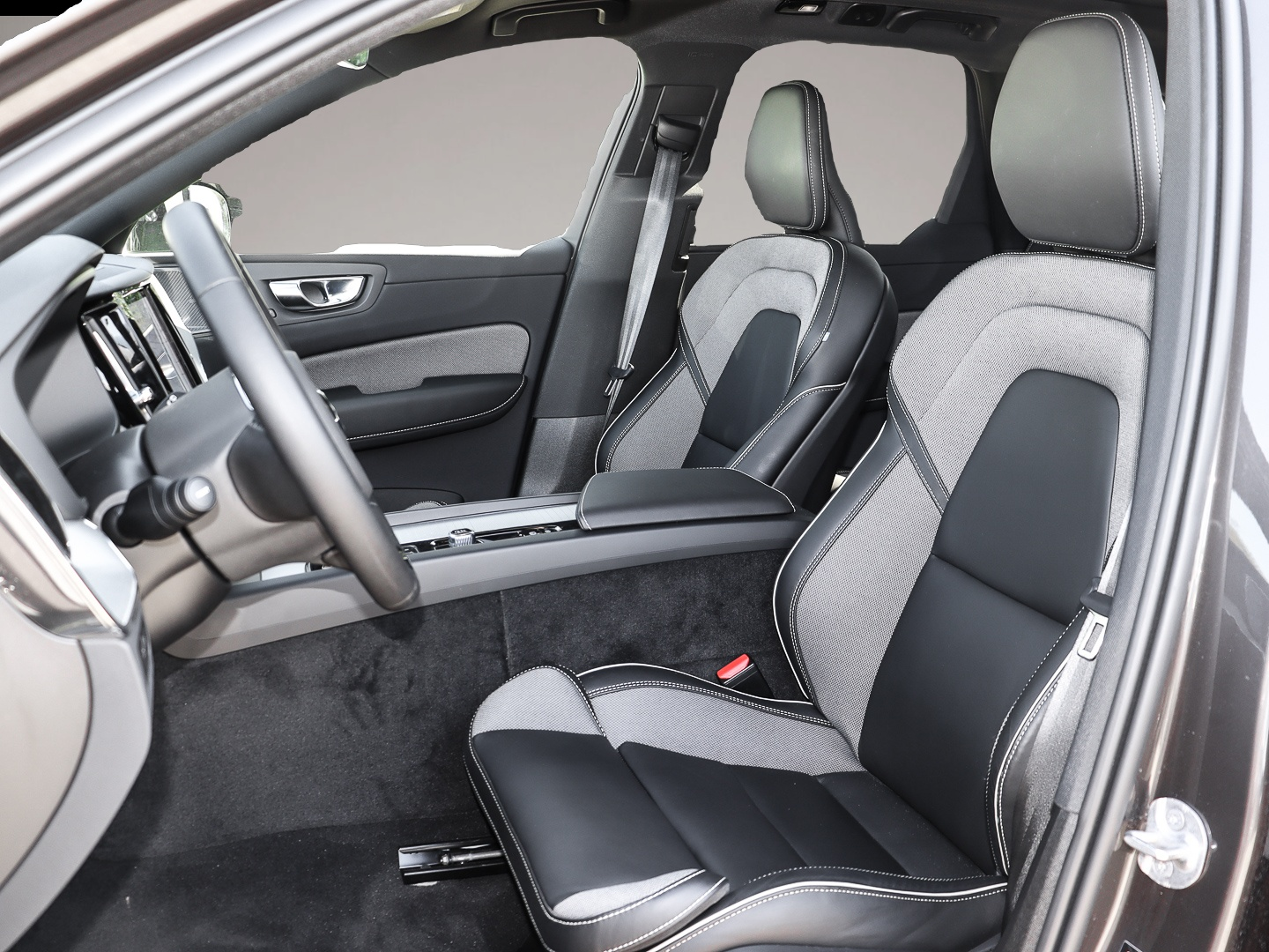 Bild 6 Volvo XC60 Plus Dark Recharge Plug-In Hybrid AWD T8 Tw