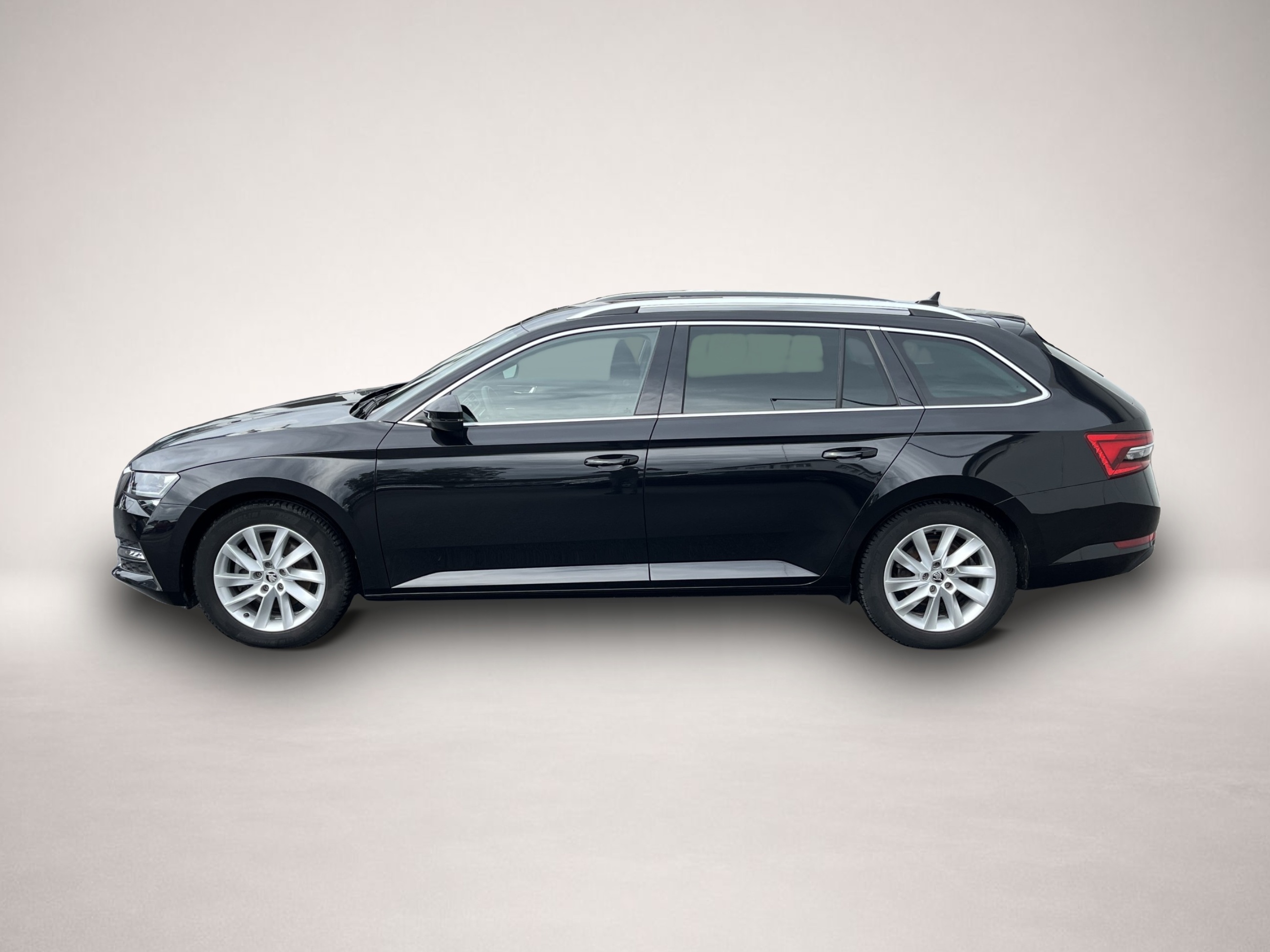 Fotografie 1 des Skoda Superb Combi 1.4 TSI e-Hybrid Style AHK STHZ el.