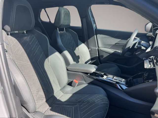 Bild 8 Peugeot 2008 GT AHK-abnehmbar El. Panodach Navi Leder