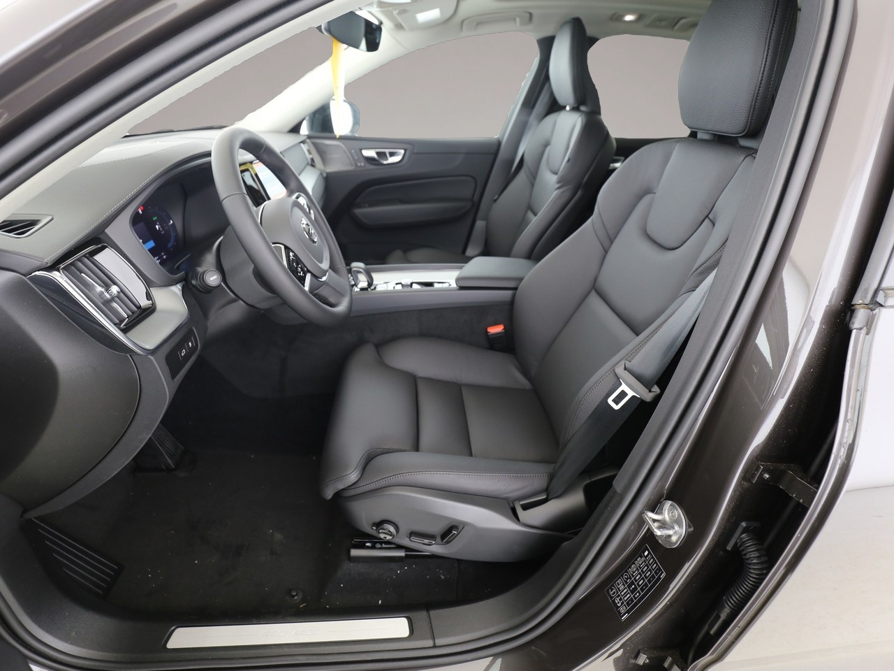 Bild 3 Volvo XC60 Ultra Dark Recharge Plug-In Hybrid AWD T8 T