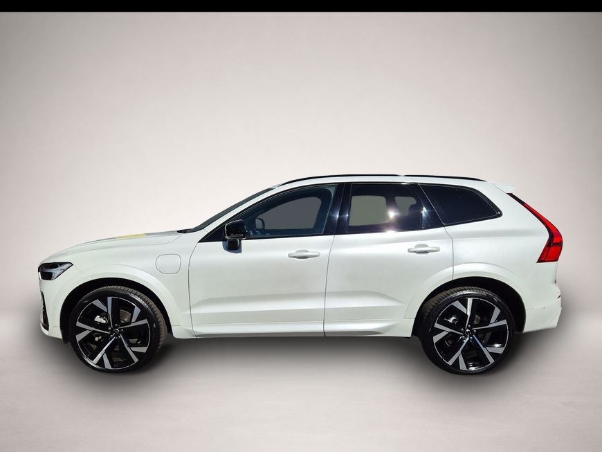 Fotografie Volvo XC60 T8 AWD Plug-in Ultra Black Edition MJ 2026!