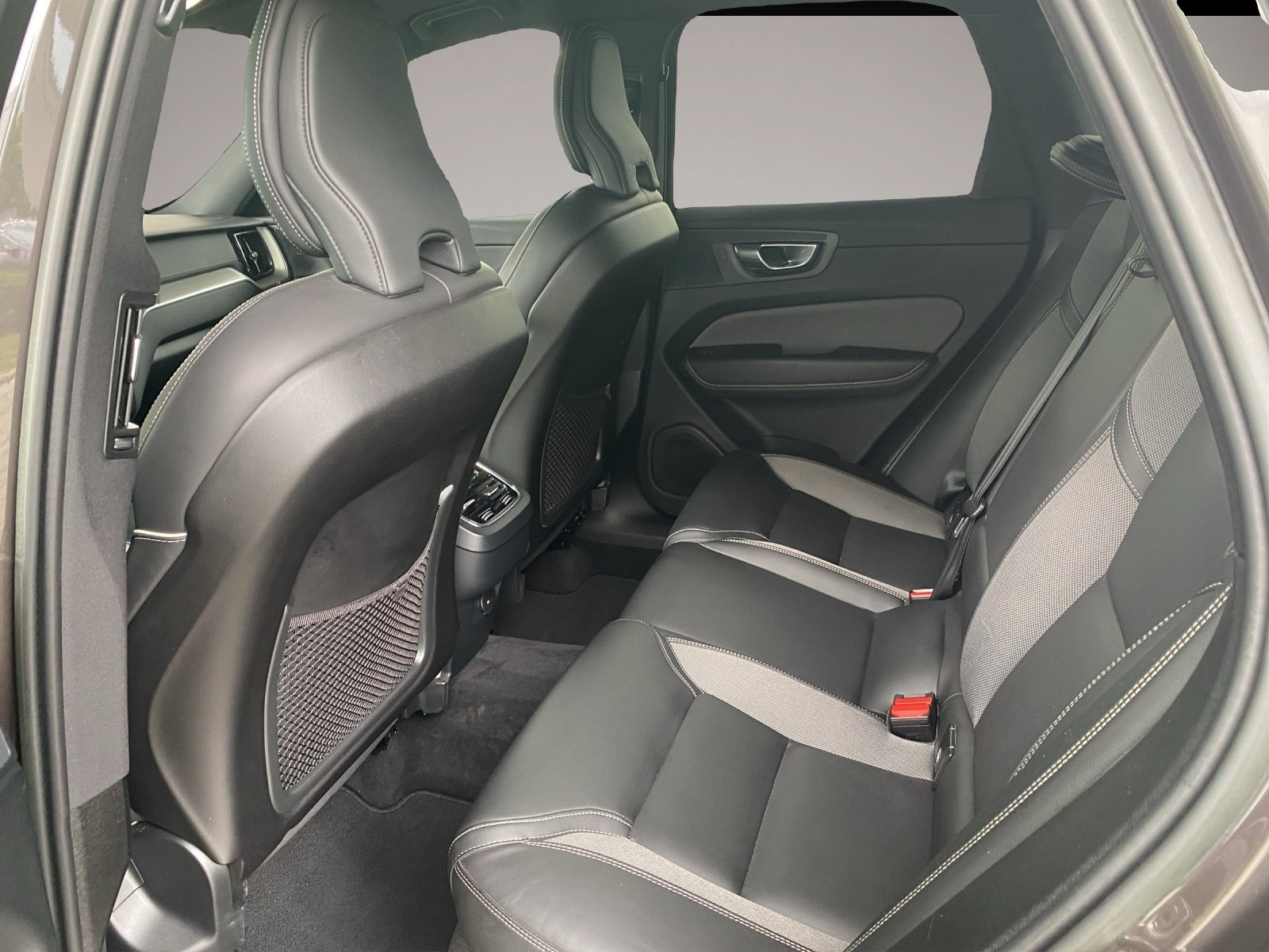 Bild 7 Volvo XC60 B5 (Diesel) Ultimate Dark ACC+AHK+LED+Navi