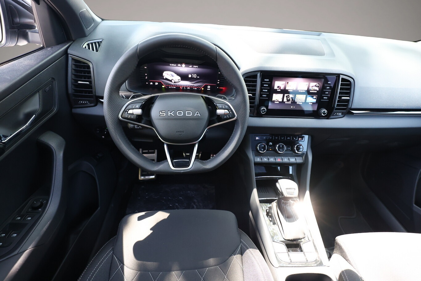 Bild 7 Skoda Karoq DSG Sportl Pano Matrix Nav 360° Canton ACC