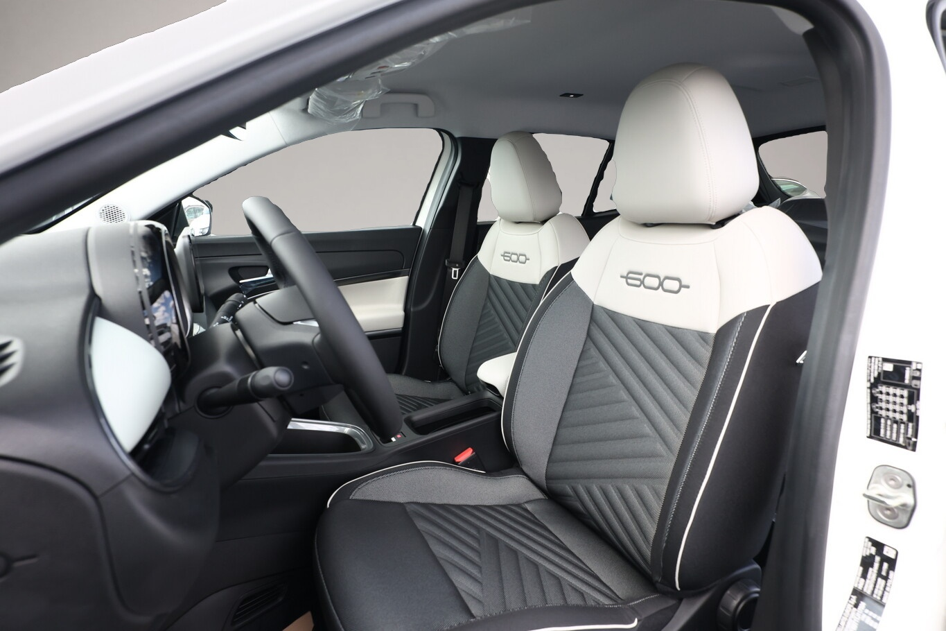 Bild 5 Fiat 600 Hybrid La Prima SHZ eHK ACC Nav Kam 360°PDC