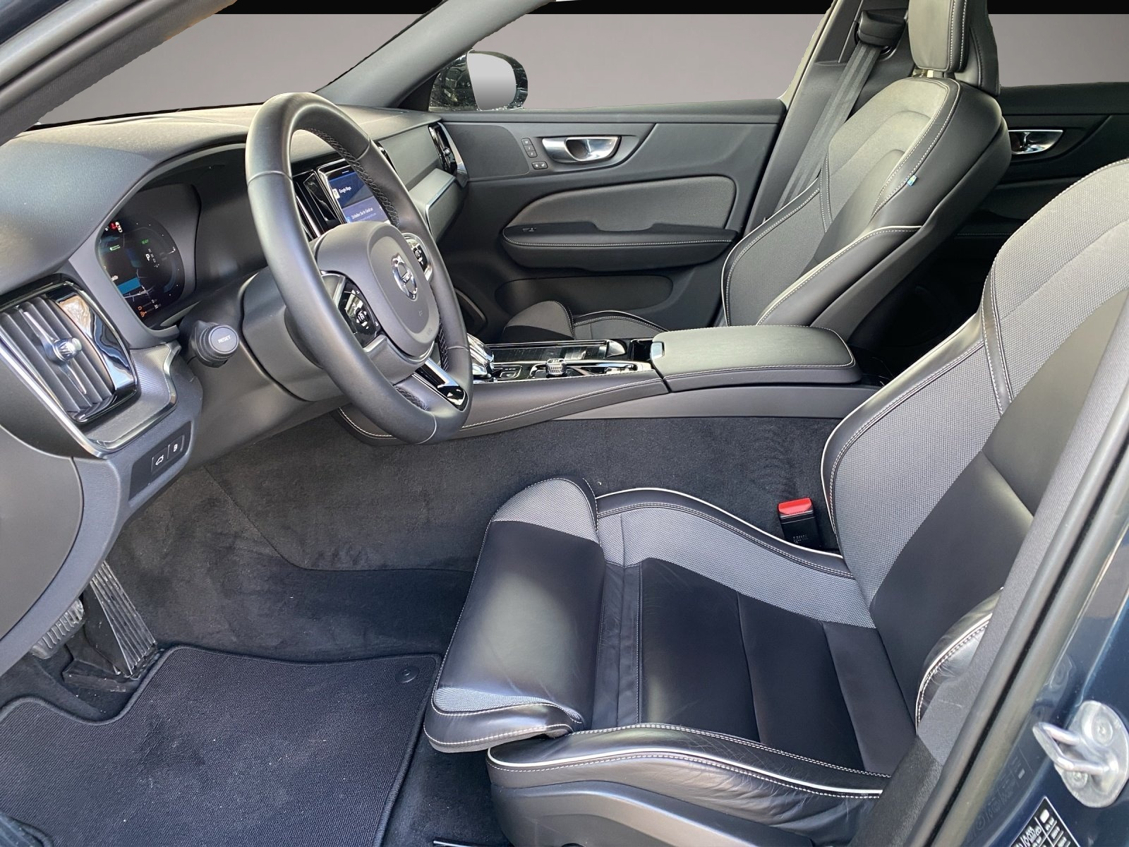 Fotografie 6 des Volvo V60 T8 Plus Dark Recharge ACC*HUD*WiPa**AHK