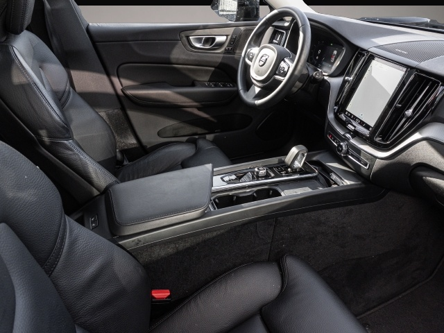 Volvo XC60 XC60 Plus Dark 2WD StandHZG El. Panodach Digital - Thumbnail 3
