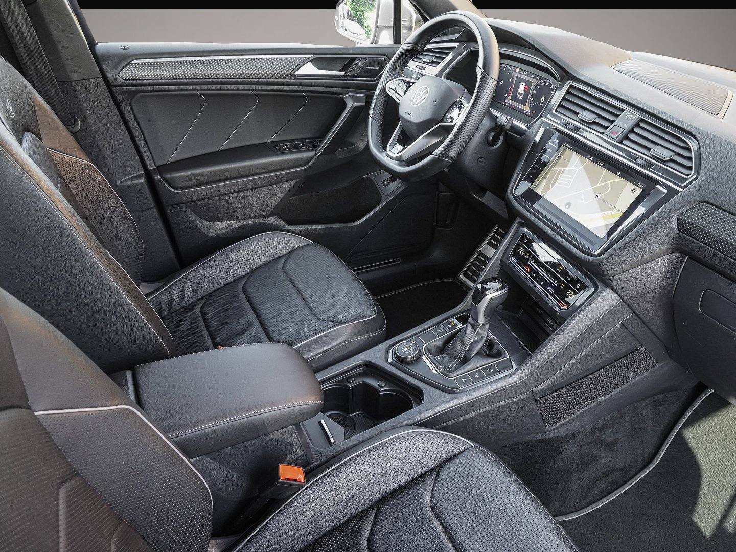 Bild 6 Volkswagen Tiguan Allspace 2.0 TSI DSG R-Line NAVI LED STAN