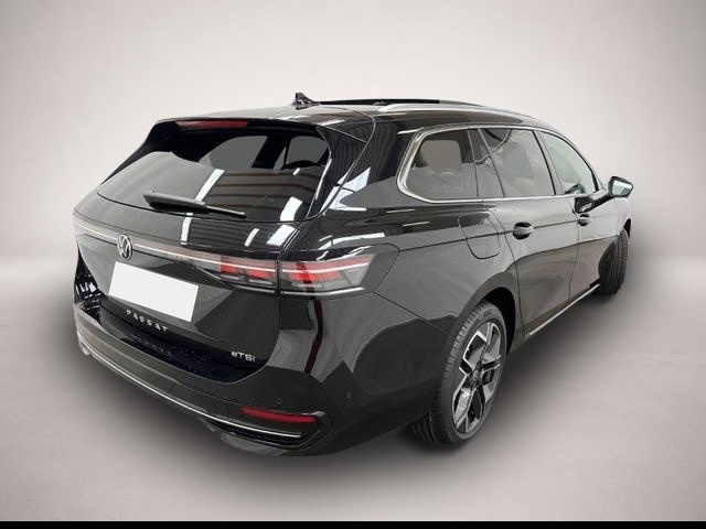 Fotografie 3 des Volkswagen Passat Variant R-Line 2.0 TSI 4Motion 265PS/195kW DSG7 2026 2..
