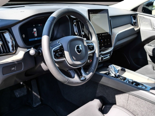 Fotografie 3 des Volvo XC60 FACELIFT Plus Dark AWD AHK El. Panodach Dig