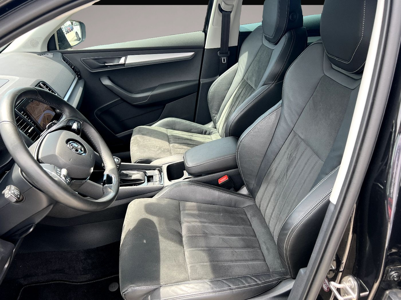 Bild 7 Skoda Karoq 2.0 TDI 4x4 Ambition *LED Navi Alcantara*