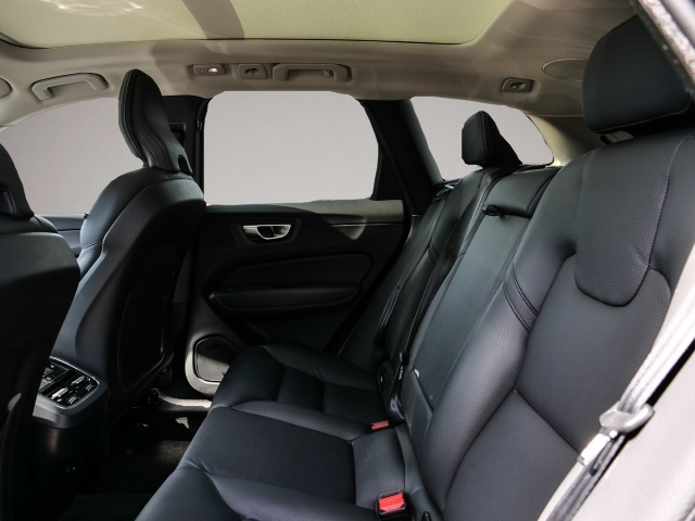Bild 6 Volvo XC60 Ultimate Dark AWD B4 Diesel EU6d HUD StandH