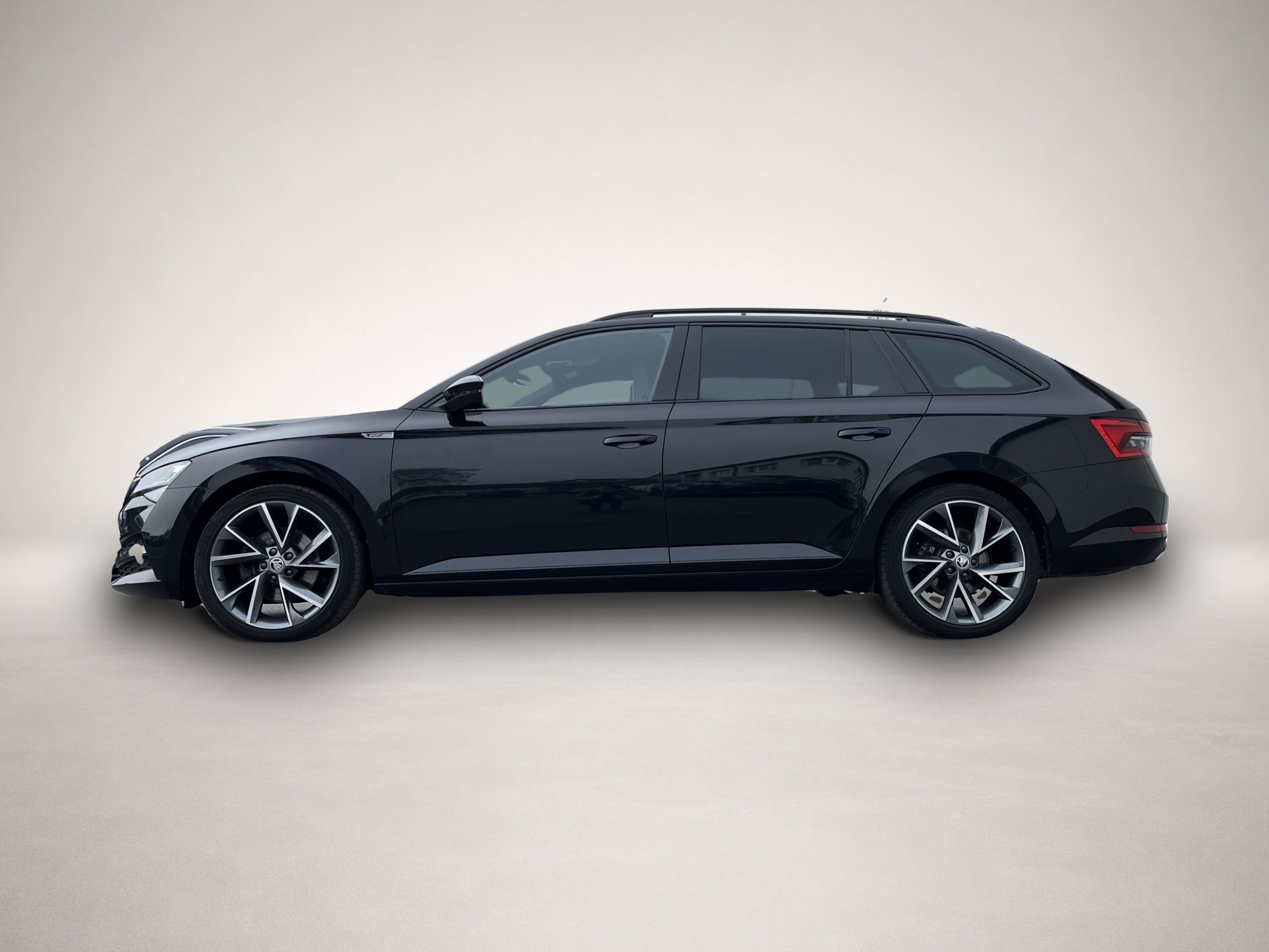Fotografie 1 des Skoda Superb Combi 2.0 TDI DSG SPORTLINE 19 150¤ m.20%