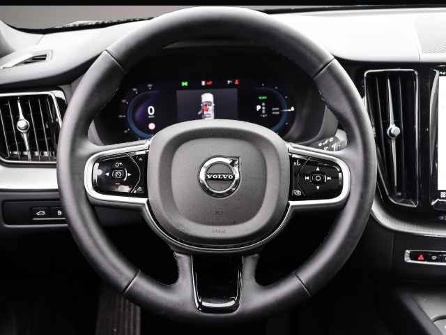 Bild 5 Volvo XC60 Plus Dark Recharge Plug-In Hybrid AWD T8 Tw