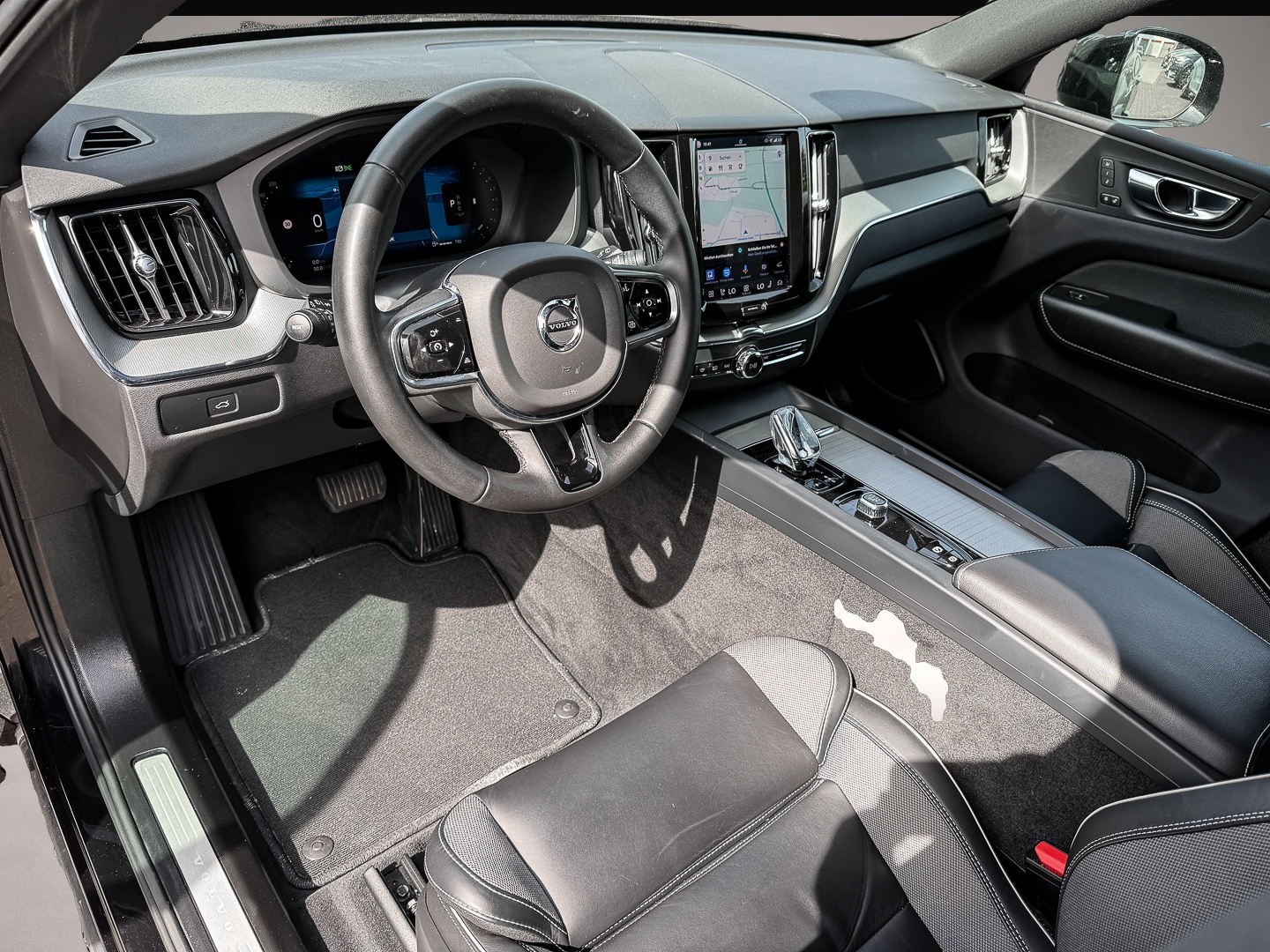 Bild 5 Volvo XC60 Plus Dark 2WD B4 Benzin EU6d Leder Digitale