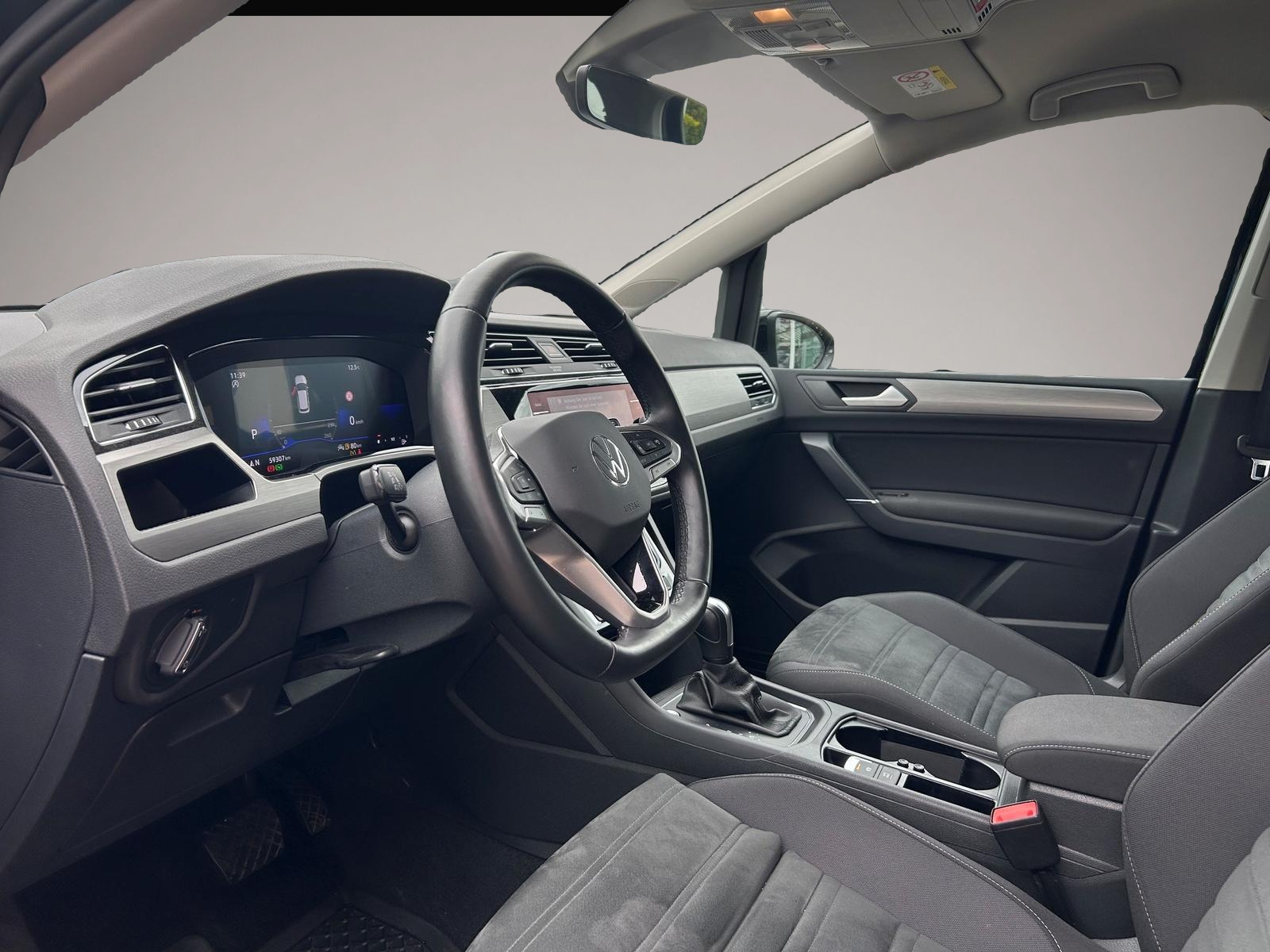 Fotografie des Volkswagen Touran 1.5TSI DSG Comfortline 7-Sitzer Navi Kame