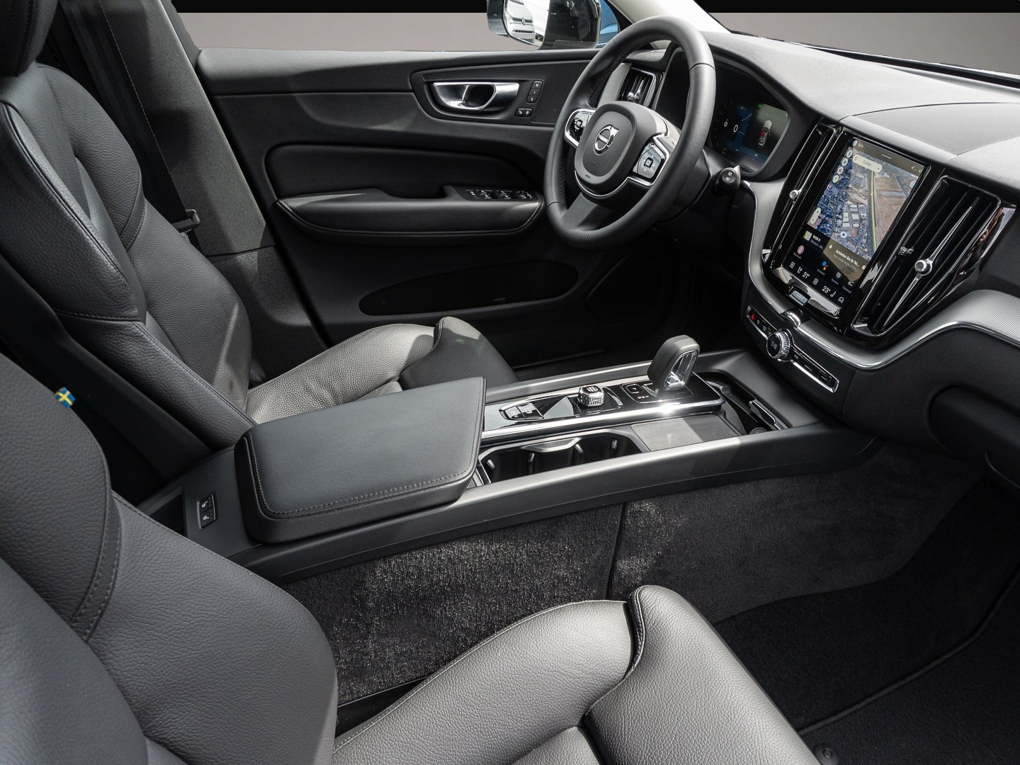 Bild 6 Volvo XC60 B4 2WD Plus Dark LED