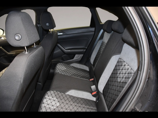 Fotografie 5 des Volkswagen Taigo 1.0 TSI R-Line Matrix/ACC/AHK