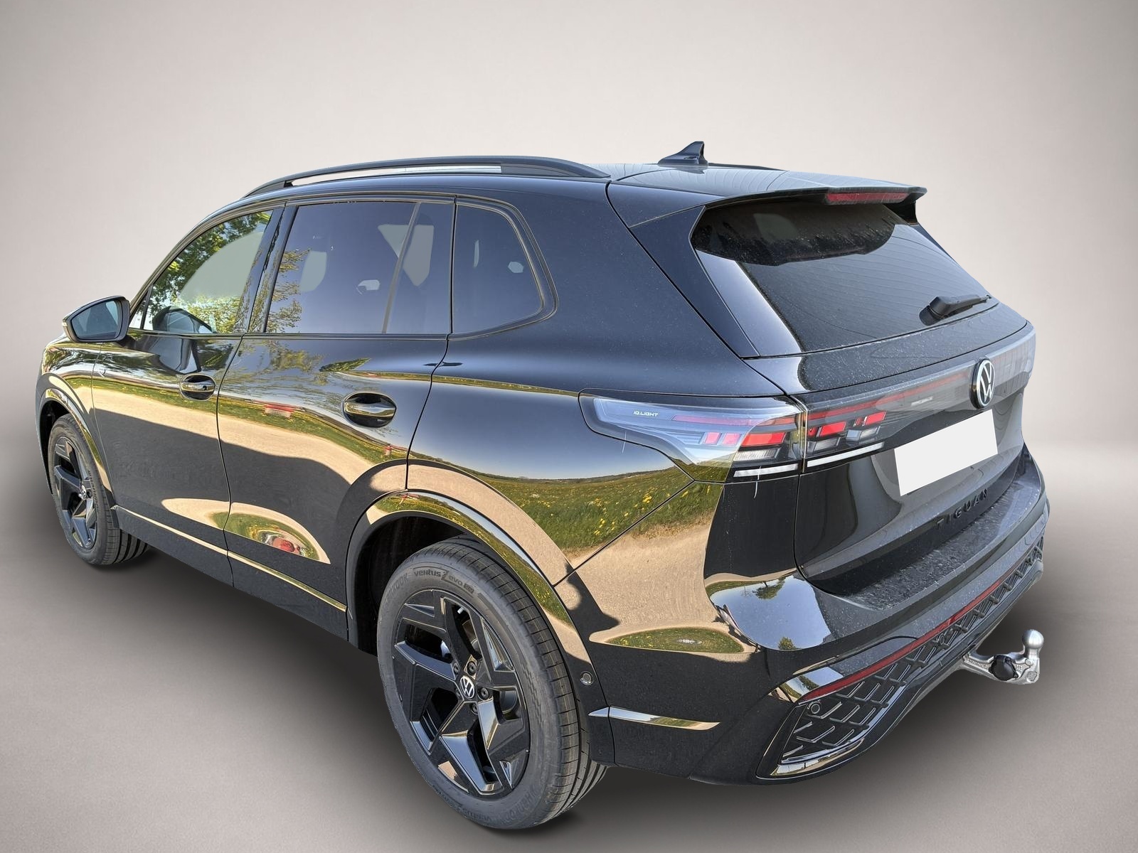 Bild 3 Volkswagen Tiguan 2.0 TDI DSG R-Line Head Up Black 360 AHK