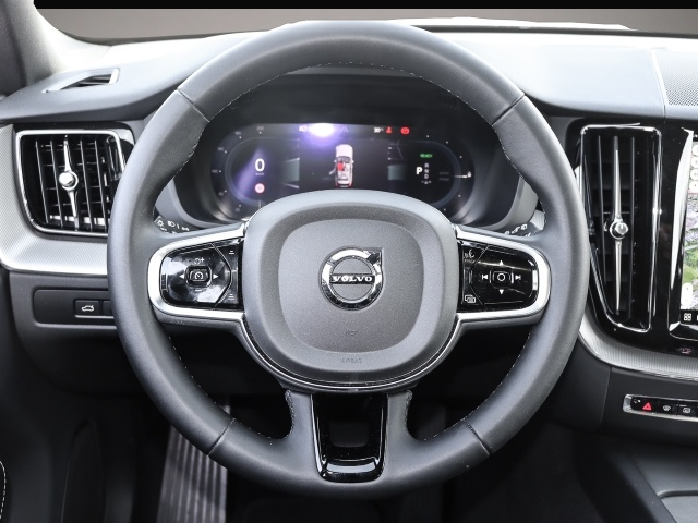 Fotografie 5 des Volvo XC60 Plus Dark Recharge Plug-In Hybrid AWD T8 Tw
