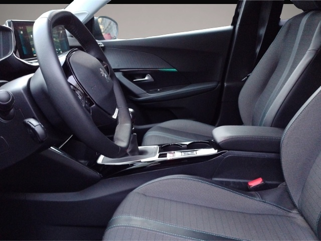 Fotografie 7 des Peugeot 2008 Allure Pack 1.2 PureTech 130 LED Apple CarP