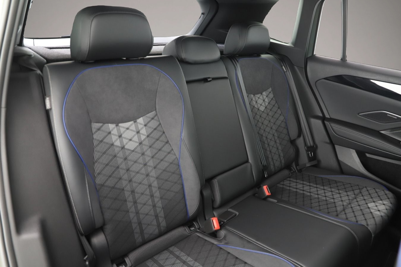 Bild 4 Volkswagen Tiguan 2.0 TSI 4M DSG R-Line IQ.Light/ACC/DCC/Hu