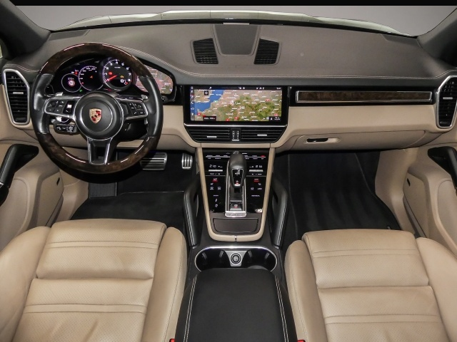 Bild 4 Porsche Cayenne S Luftfederung AD Niveau El. Panodach Na