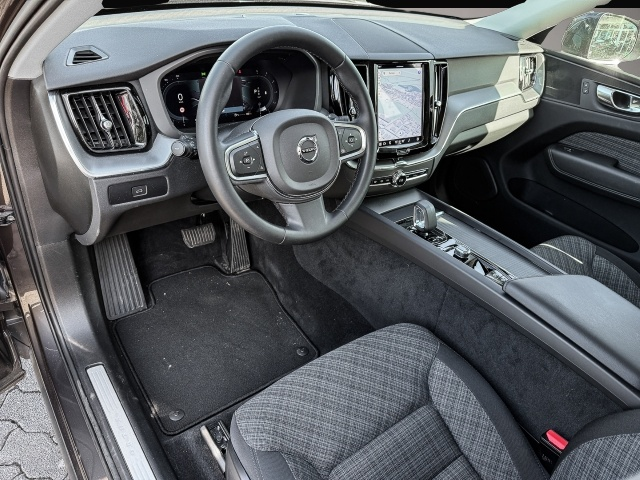 Fotografie 4 des Volvo XC60 Core 2WD B4 Diesel EU6d AHK Digitales Cockp