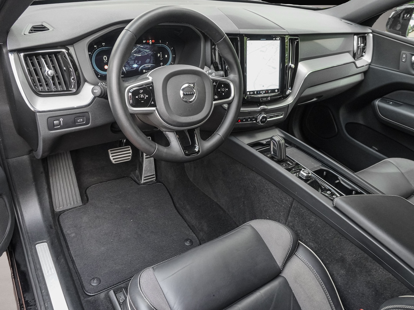 Bild 7 Volvo XC60 R Design AWD AHK Navi Leder Digitales Cockp