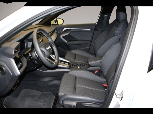 Bild 3 Audi A3 Sportback 35TFSI S tronic S-Line PANO/SONOS/M