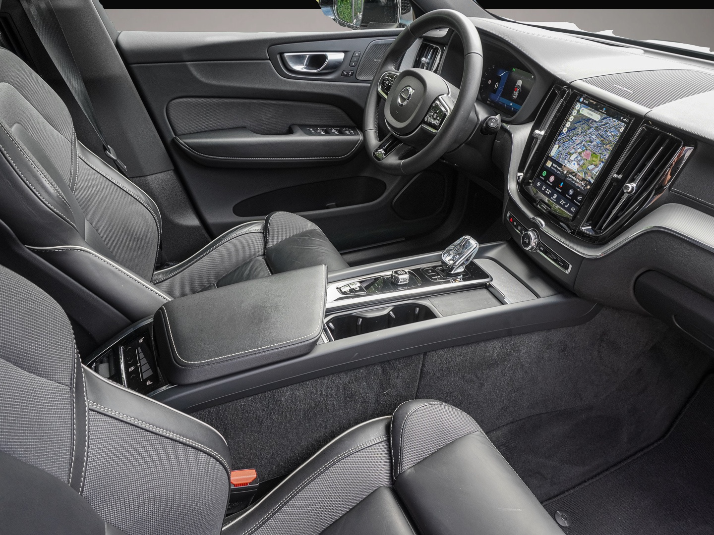 Bild 7 Volvo XC60 Ultimate Dark 2WD HUD Leder Digitales Cockp