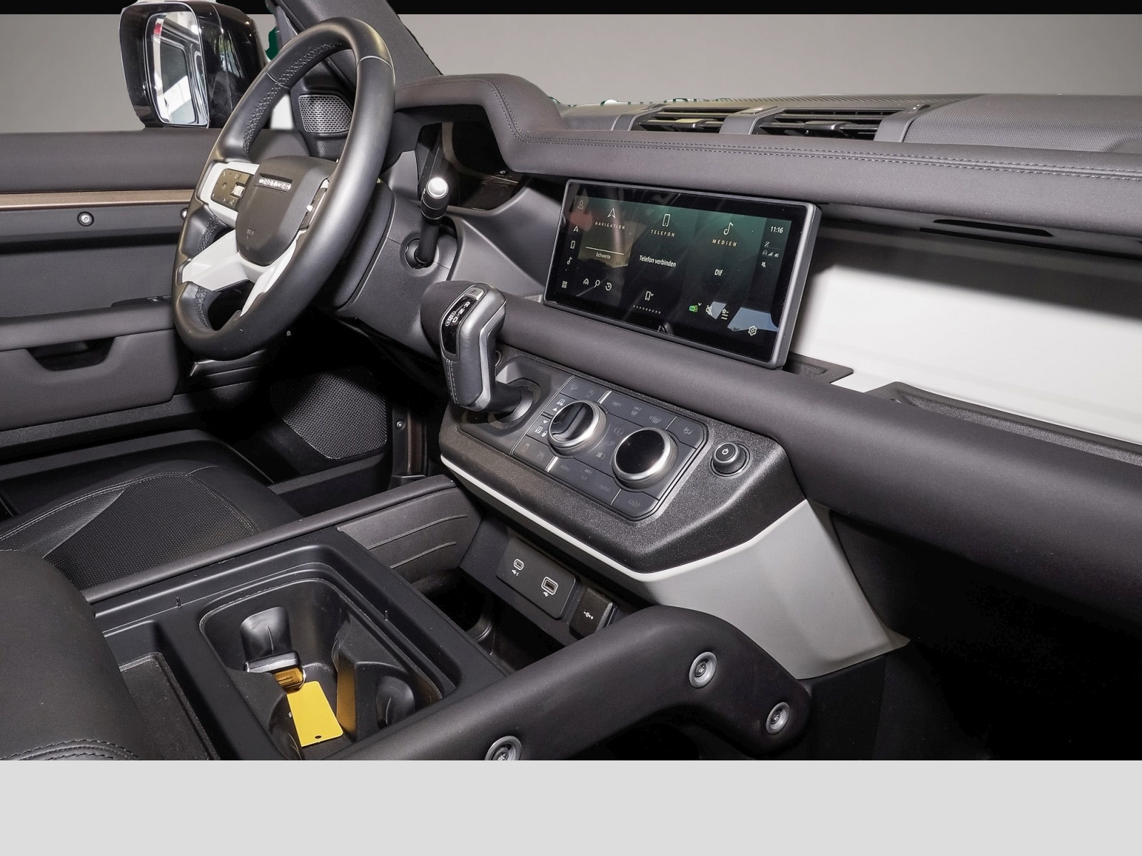 Bild 6 Land Rover DEFENDER S D 200 MHEV