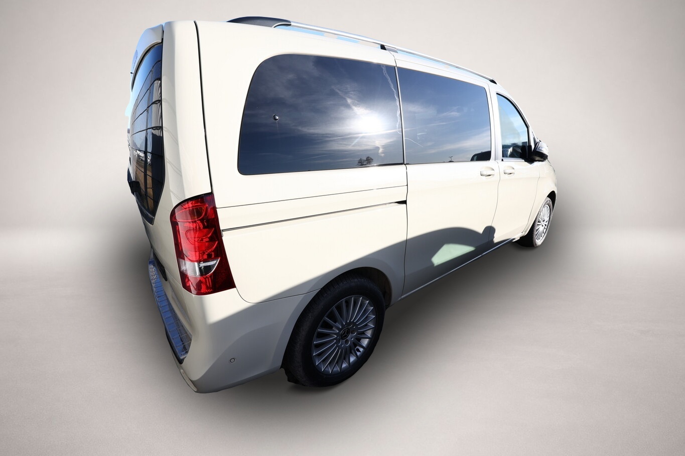Fotografie 3 des Mercedes-Benz V 220 V 220d 163 Kompakt 360°Kam Burmester ParkP SHZ
