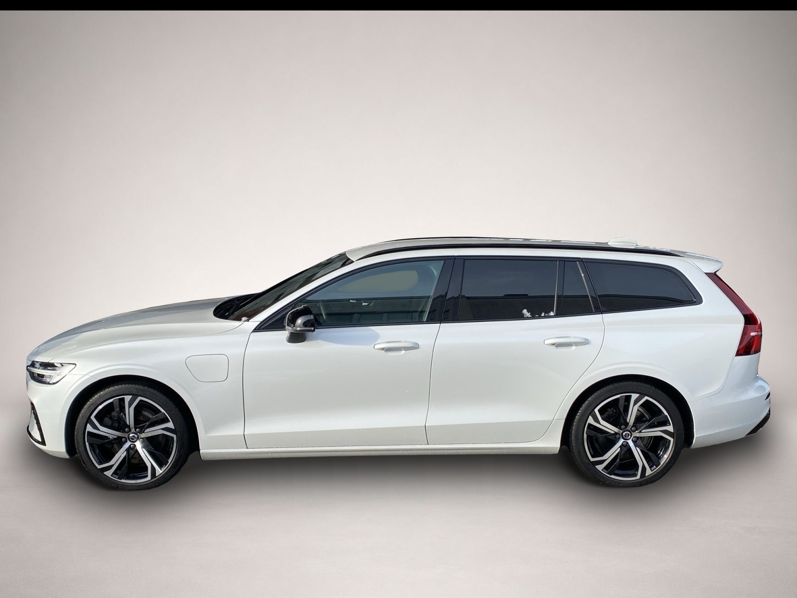 Bild 2 Volvo V60 T8 Plus Dark AWD*AHK*4xShz*StHzg*WiPa*RFK*
