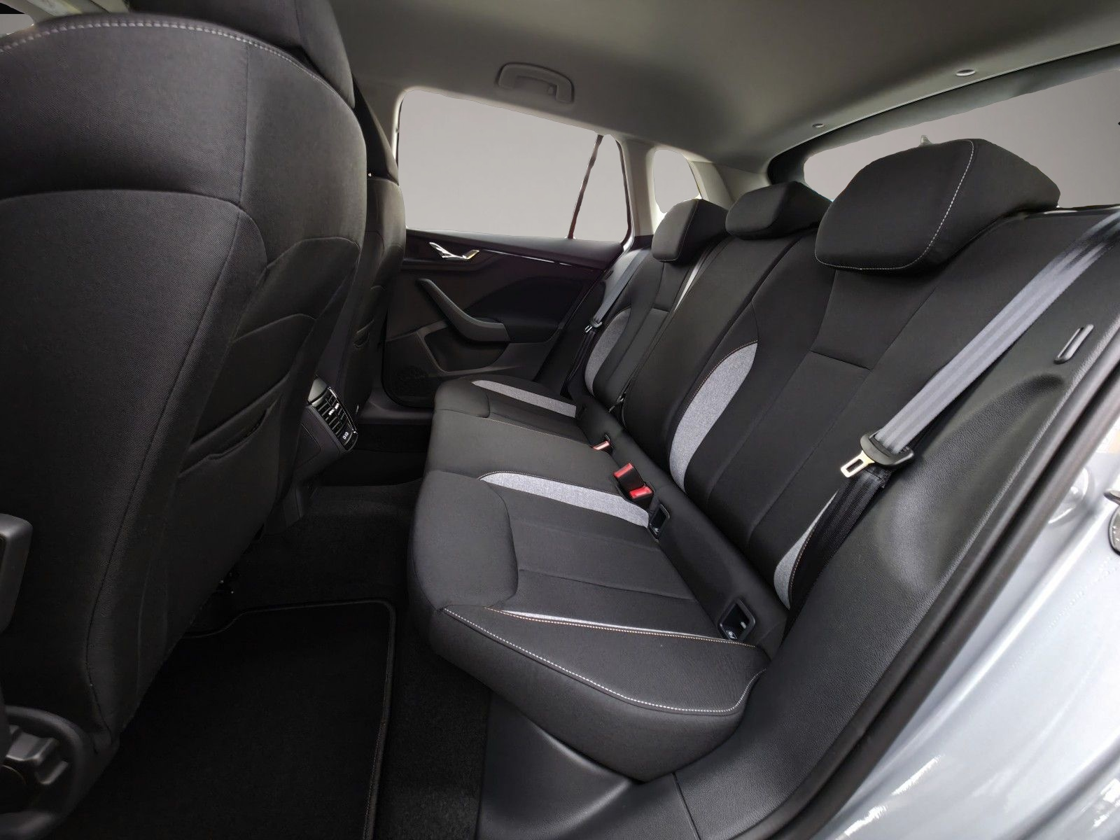 Bild 5 Skoda Kamiq 1,0 TSI 130 Jahre + el.AHK Kamera AppleCP