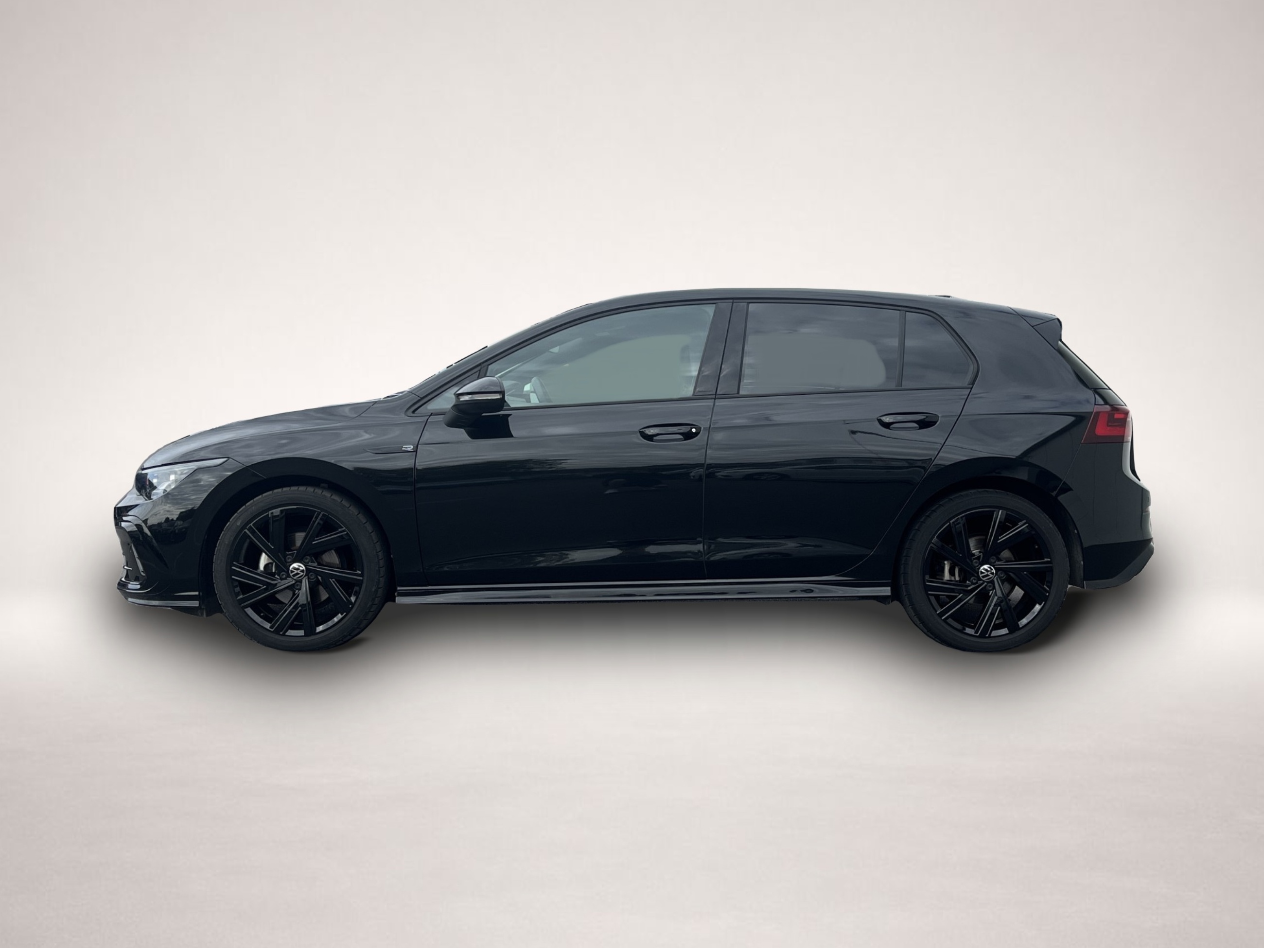 Fotografie Volkswagen Golf 1.5 TSI DSG R-Line Blackline Style 169¤ m.2