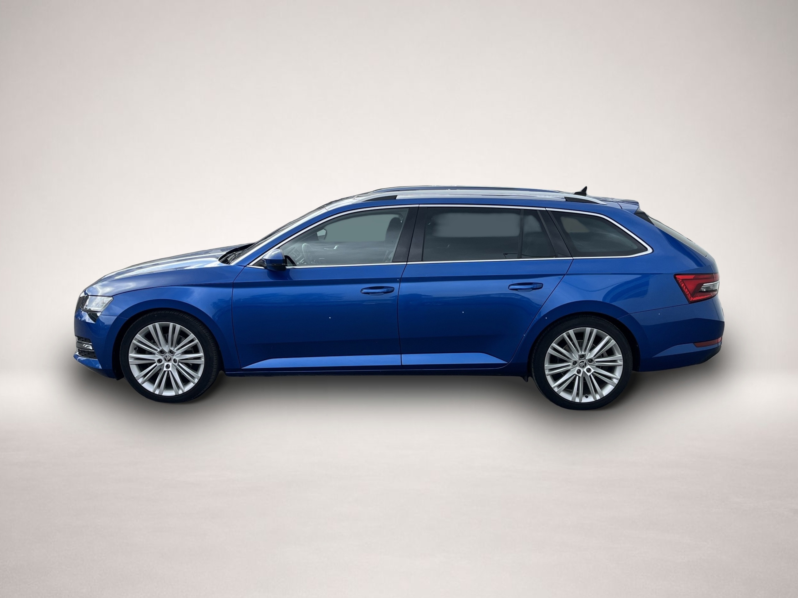 Fotografie 2 des Skoda Superb Combi 2.0 TDI DSG Style 19Zoll PANO 4xSHZ
